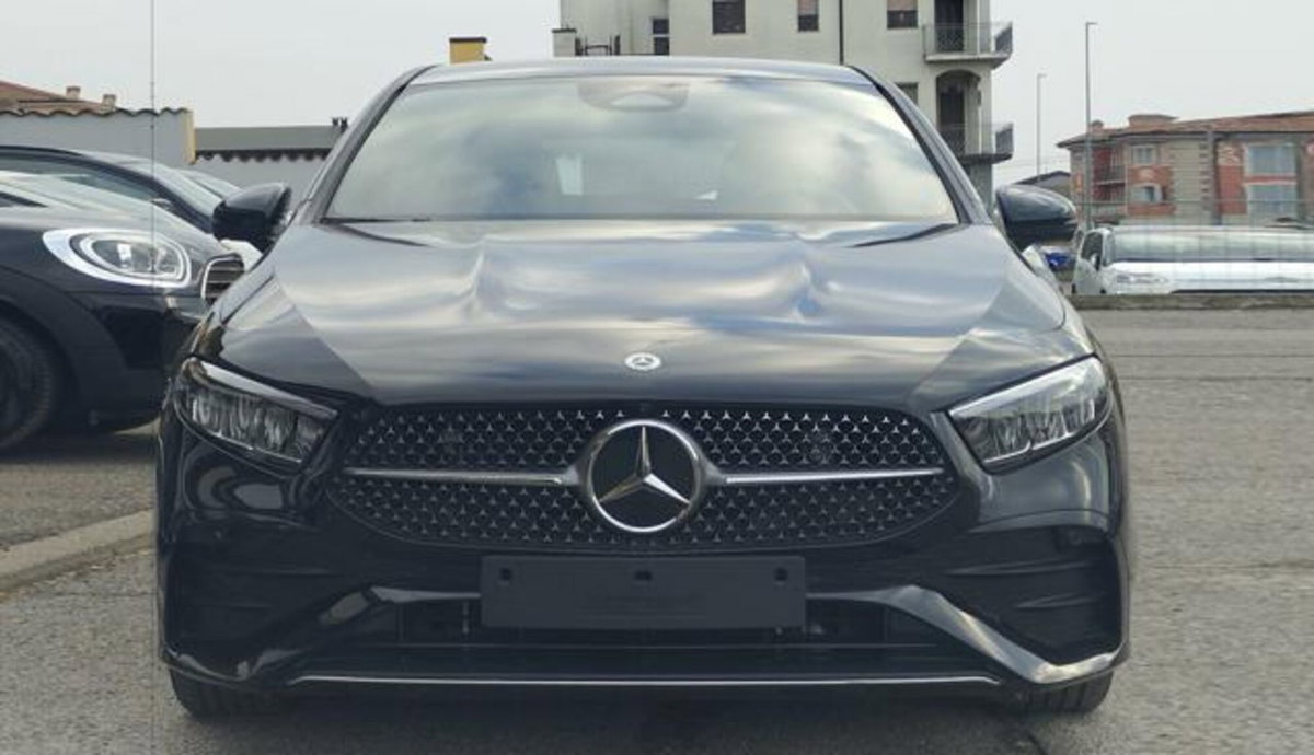 Mercedes-Benz Classe A Sedan 180 Automatic 4p. Premium (2)