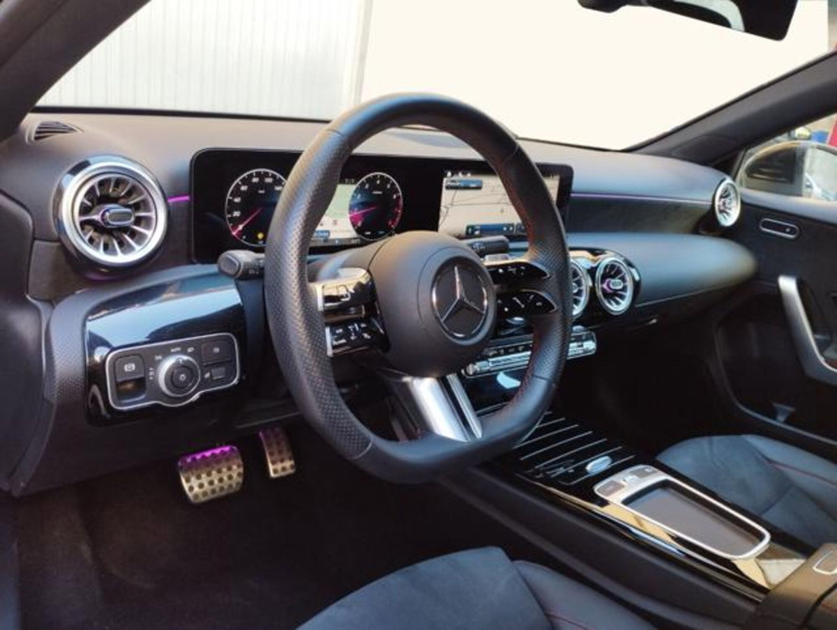 Mercedes-Benz Classe A Sedan 180 Automatic 4p. Premium (5)