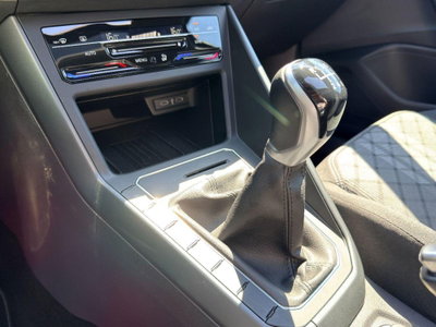 Volkswagen Taigo 1.0 tsi R-Line 115cv (13)