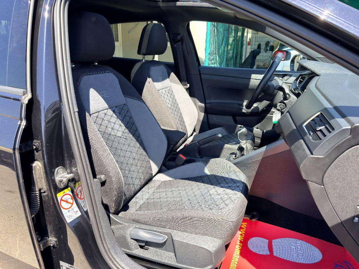Volkswagen Taigo 1.0 tsi R-Line 115cv (9)
