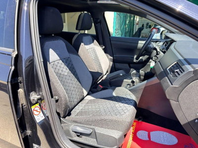 Volkswagen Taigo 1.0 tsi R-Line 115cv (9)