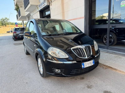 Lancia Musa 1.3 Mjt 16V 95 CV DPF Oro (3)