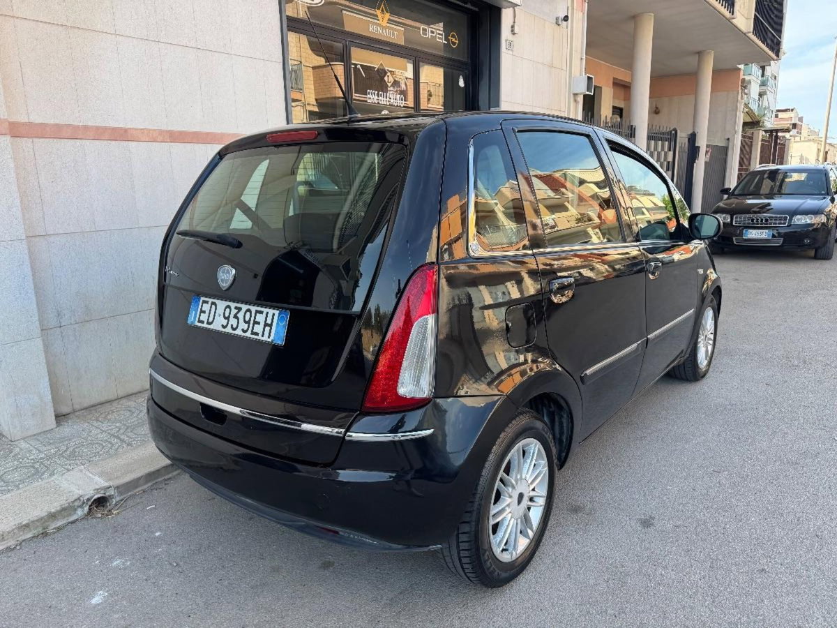Lancia Musa 1.3 Mjt 16V 95 CV DPF Oro (5)