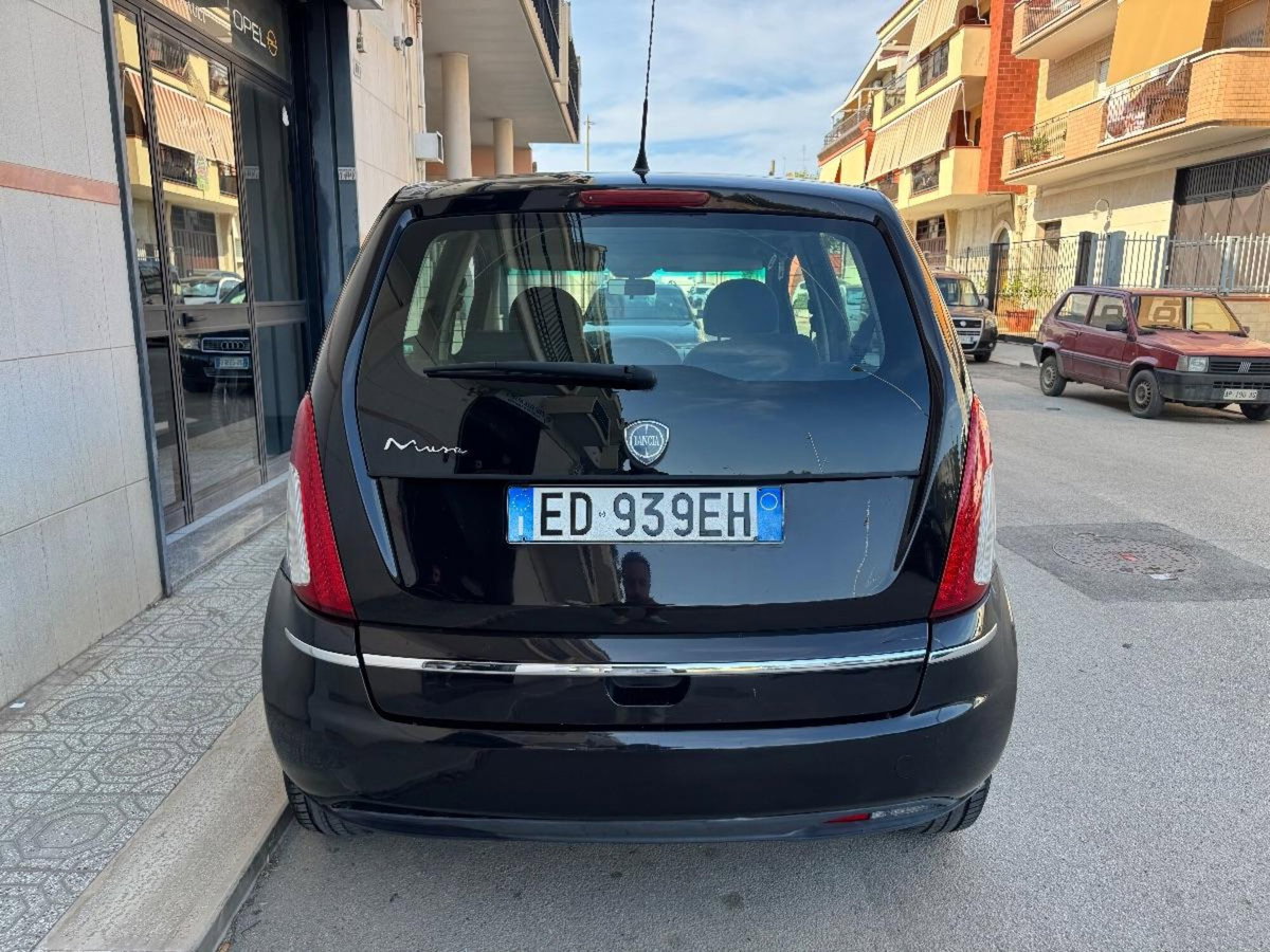 Lancia Musa 1.3 Mjt 16V 95 CV DPF Oro (6)
