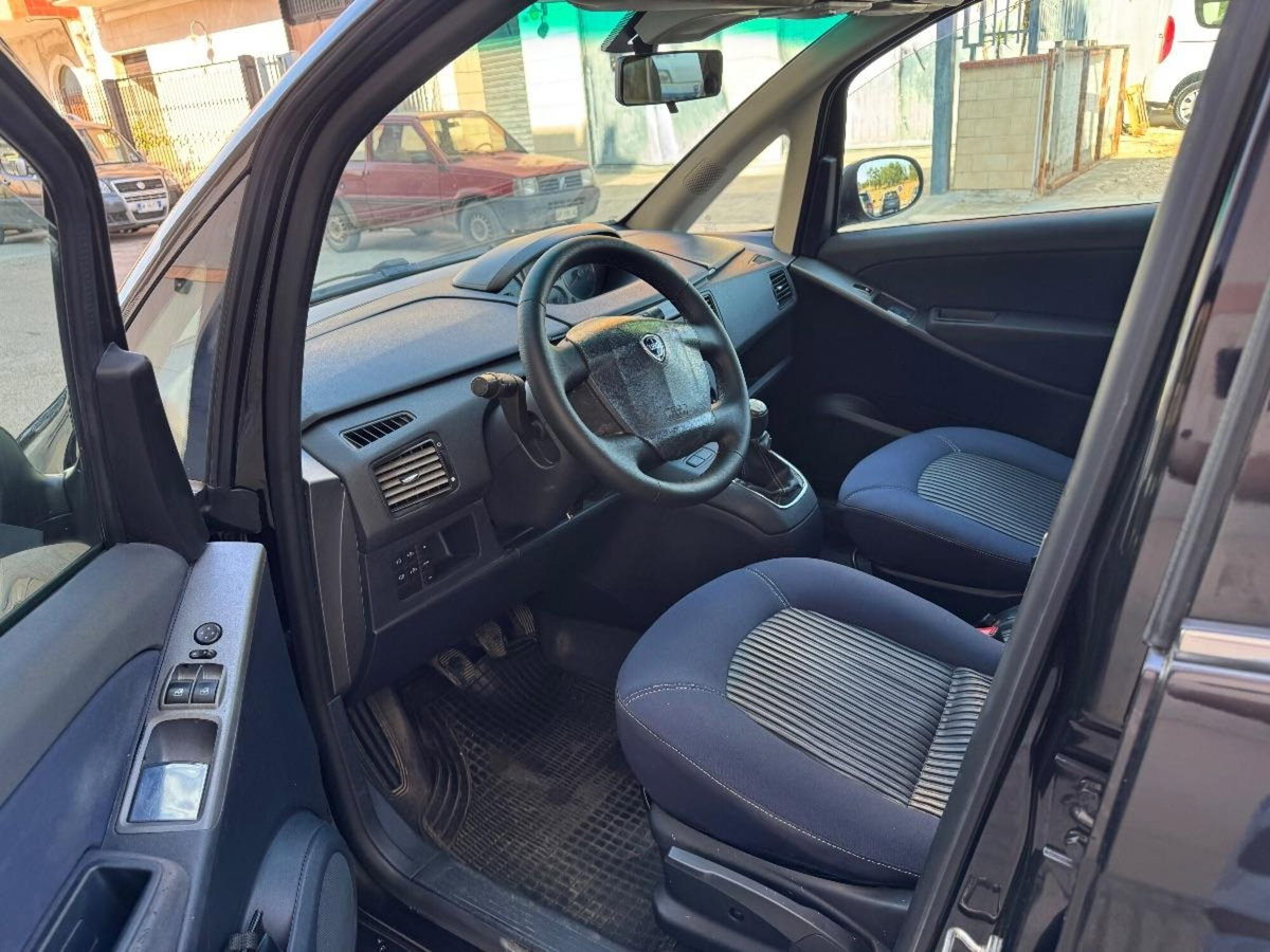 Lancia Musa 1.3 Mjt 16V 95 CV DPF Oro (8)