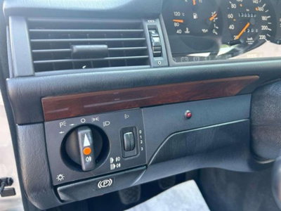 Mercedes-Benz Classe E 200 Executive (10)