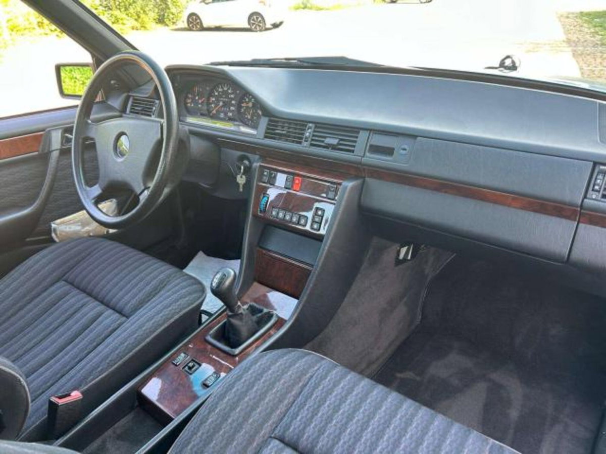 Mercedes-Benz Classe E 200 Executive (2)
