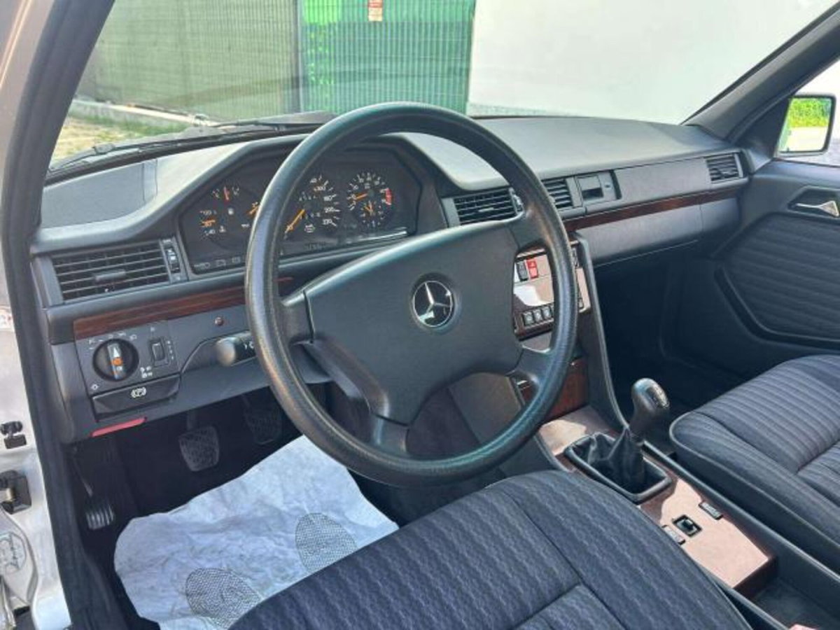Mercedes-Benz Classe E 200 Executive (4)