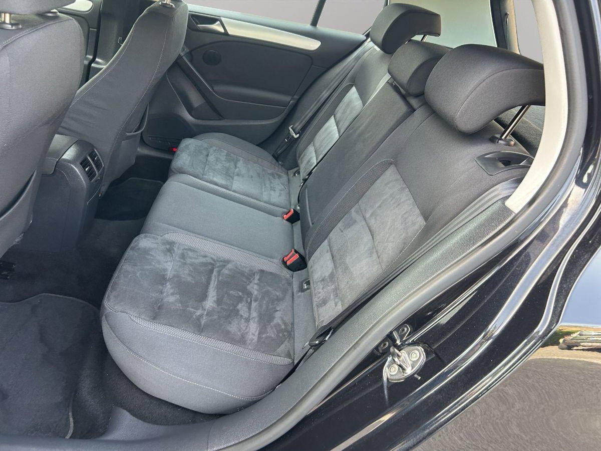 Volkswagen Golf 1.6 TDI DPF 5p. Highline (12)
