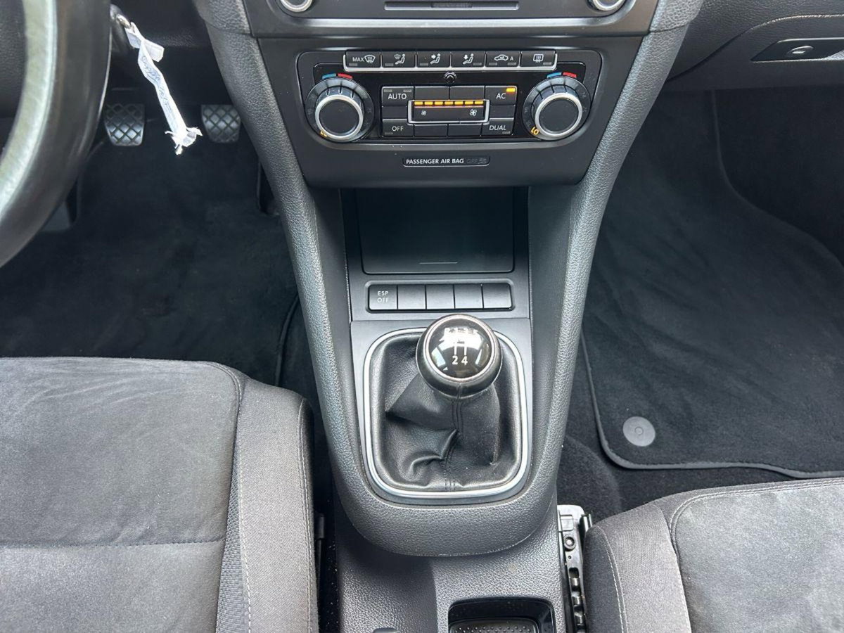 Volkswagen Golf 1.6 TDI DPF 5p. Highline (16)