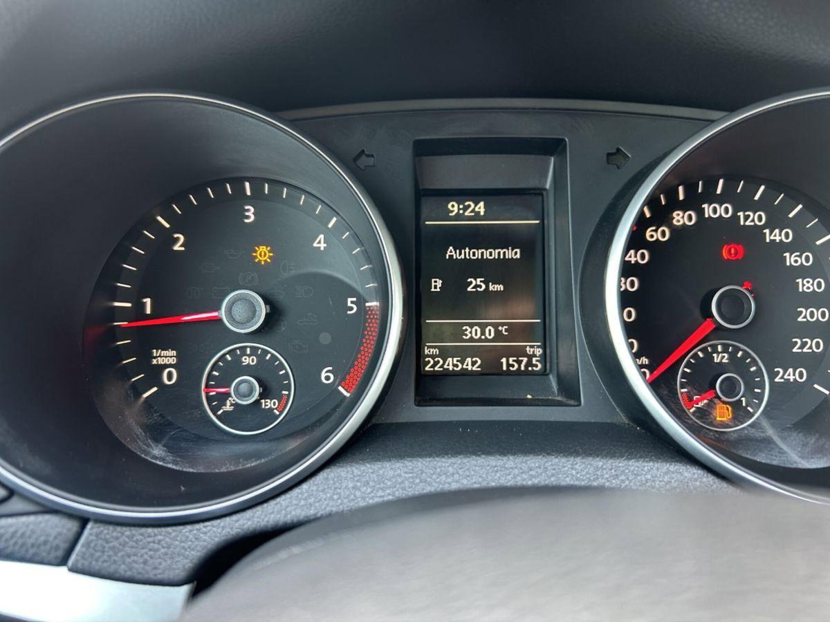 Volkswagen Golf 1.6 TDI DPF 5p. Highline (18)