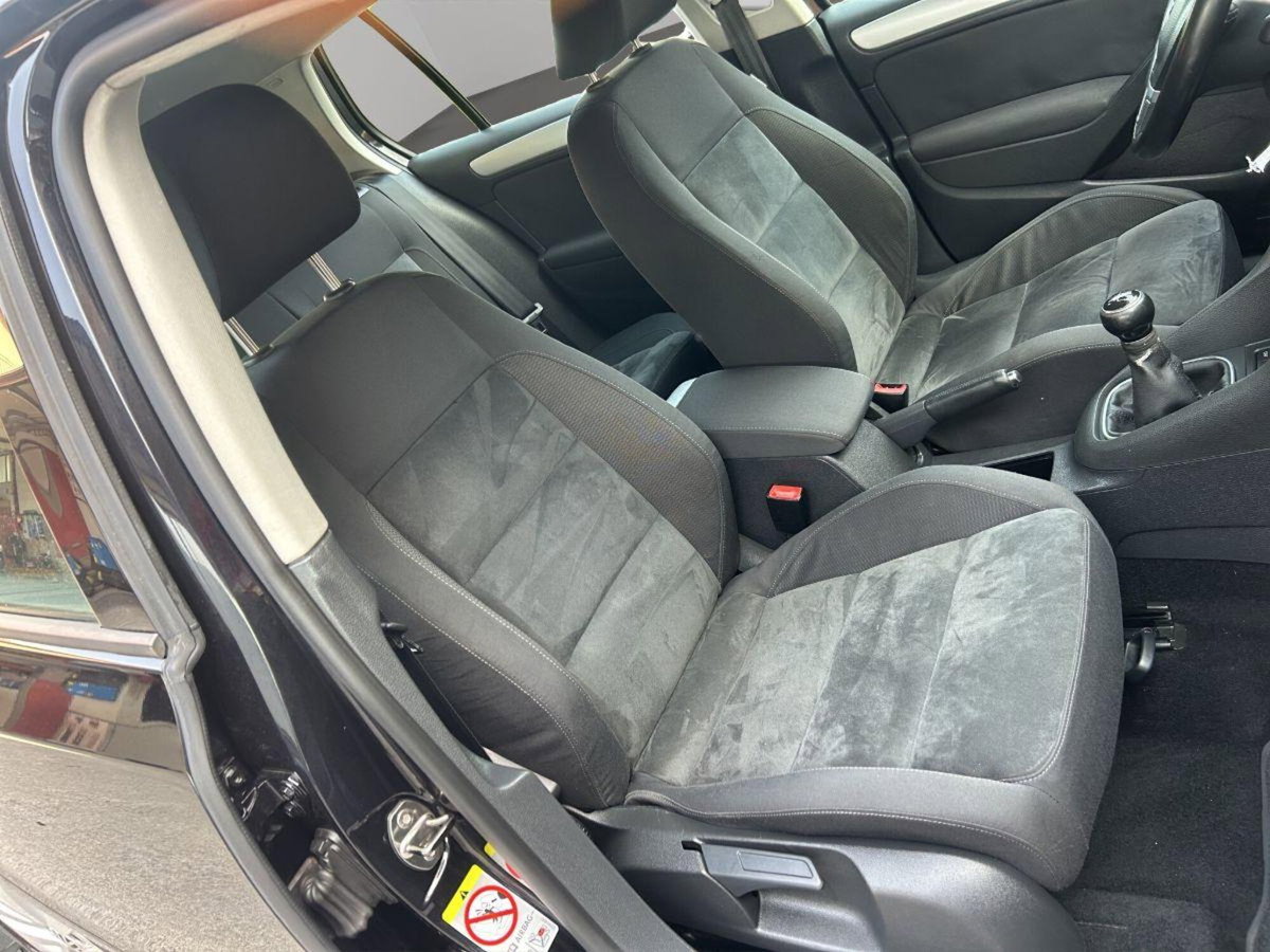 Volkswagen Golf 1.6 TDI DPF 5p. Highline (19)