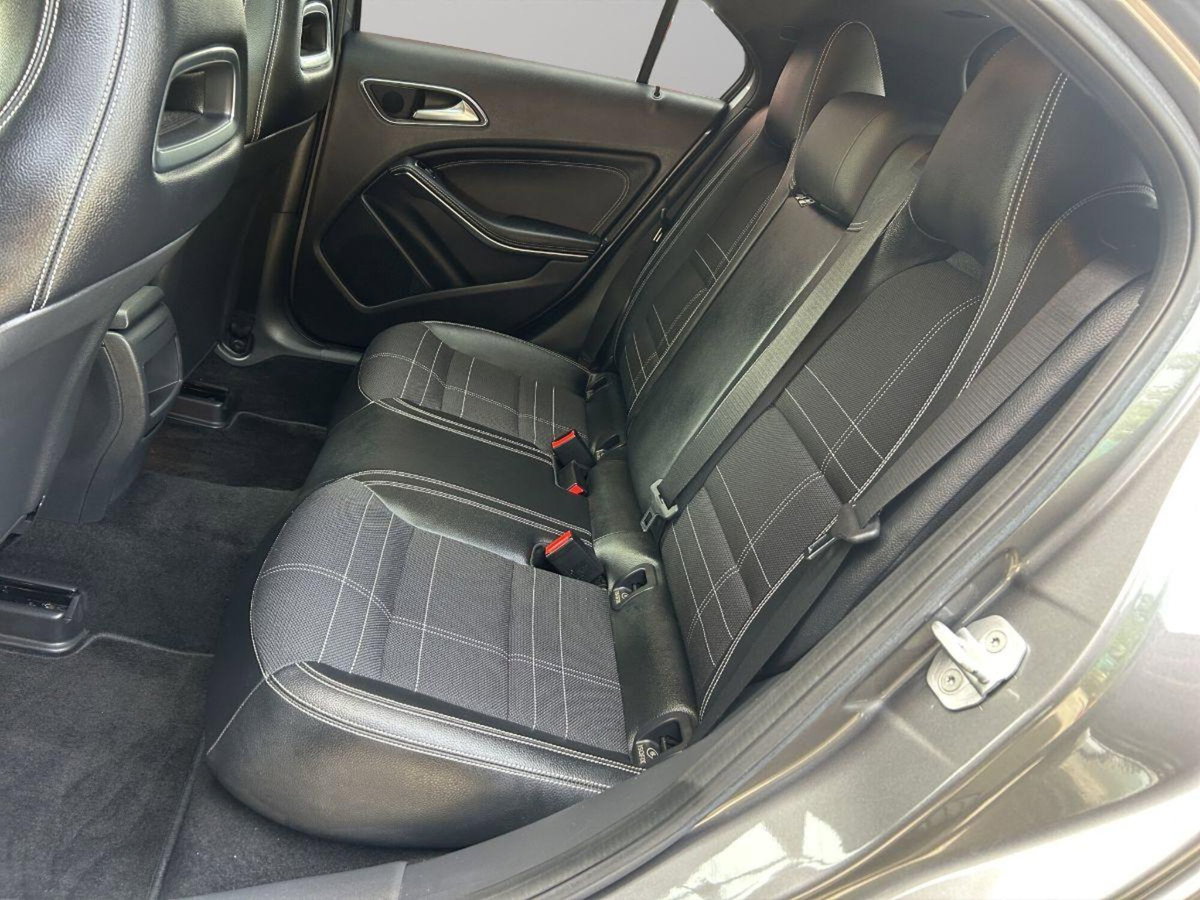 Mercedes-Benz Classe A 180 CDI Premium (15)
