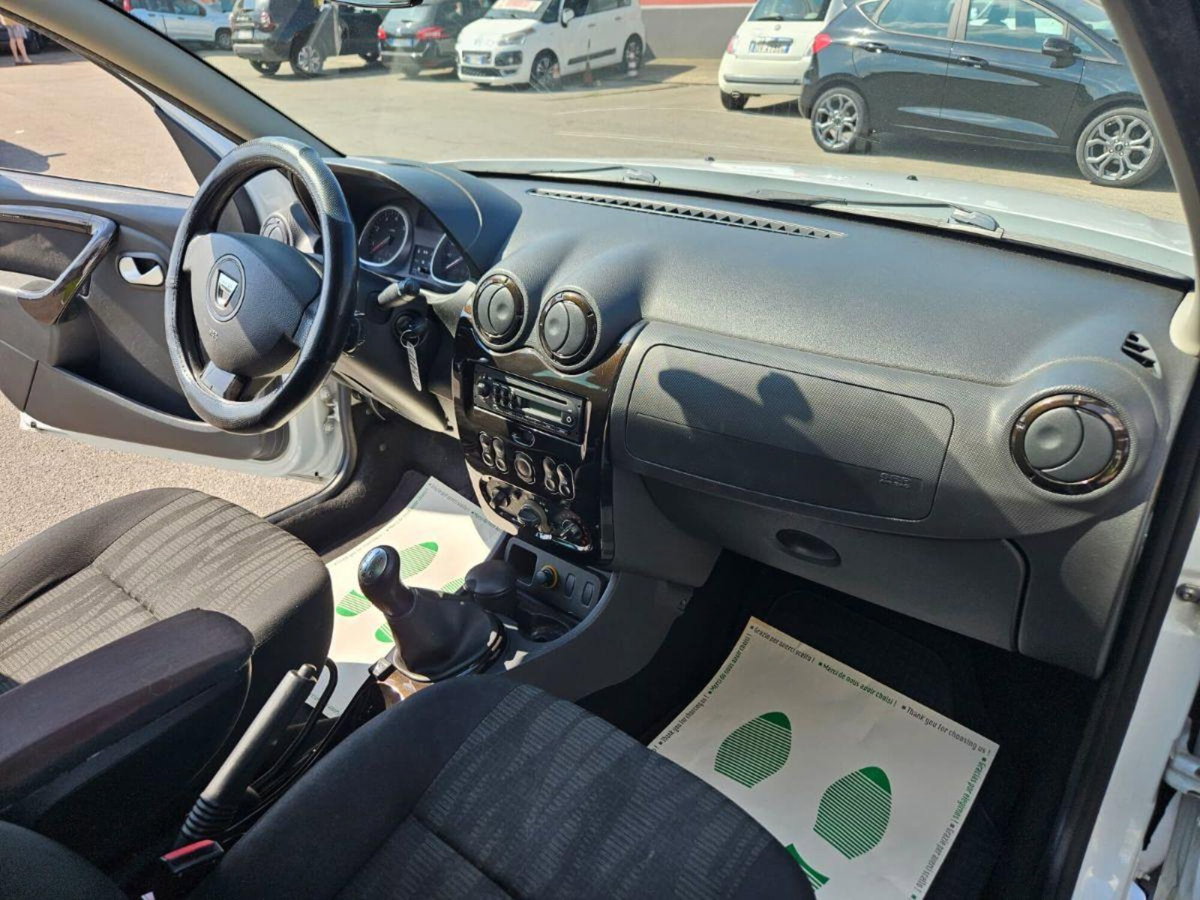 Dacia Duster 1.6 110CV 4x2 (12)