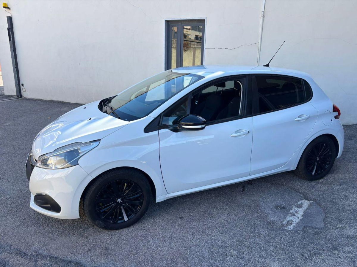 Peugeot 208 75 5 porte Active (9)