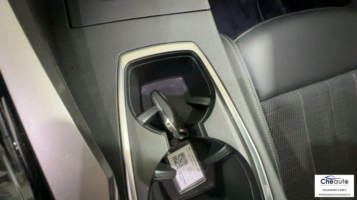 Peugeot 3008 1.2 hybrid GT 145cv e-dcs6 (10)