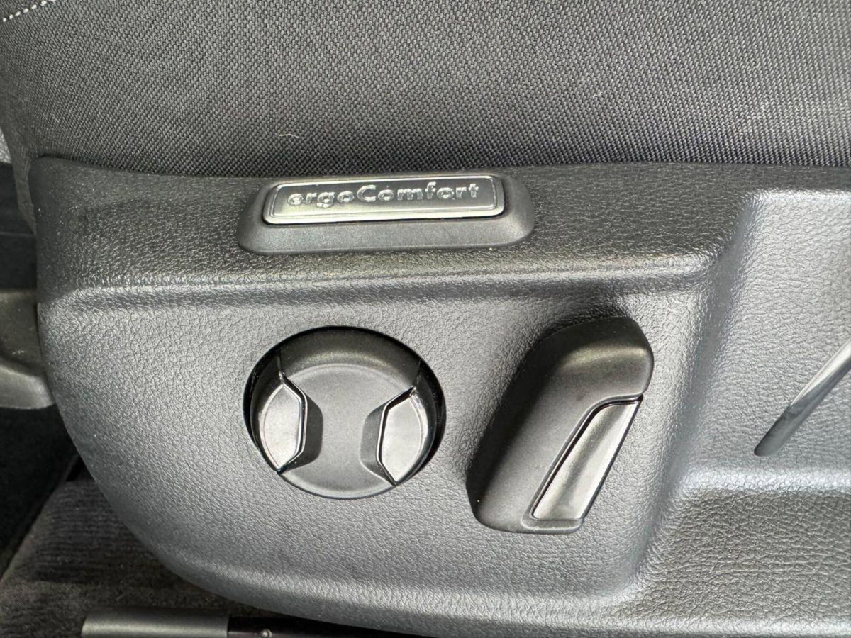 Volkswagen Passat 1.6 TDI SCR DSG Business BMT (11)
