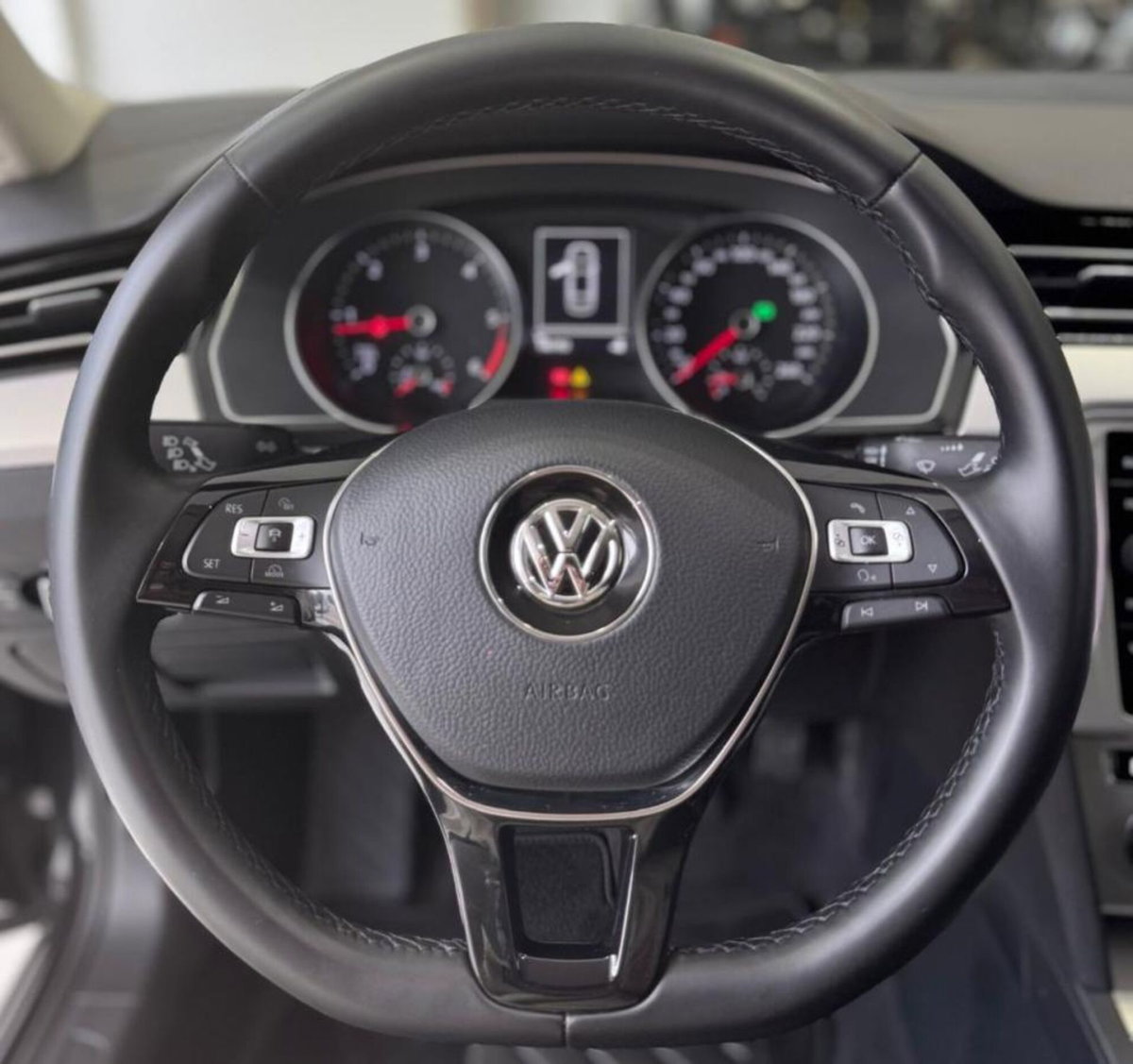 Volkswagen Passat 1.6 TDI SCR DSG Business BMT (13)