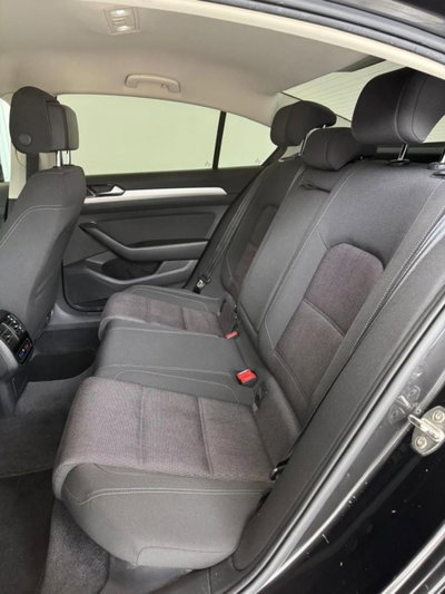 Volkswagen Passat 1.6 TDI SCR DSG Business BMT (18)