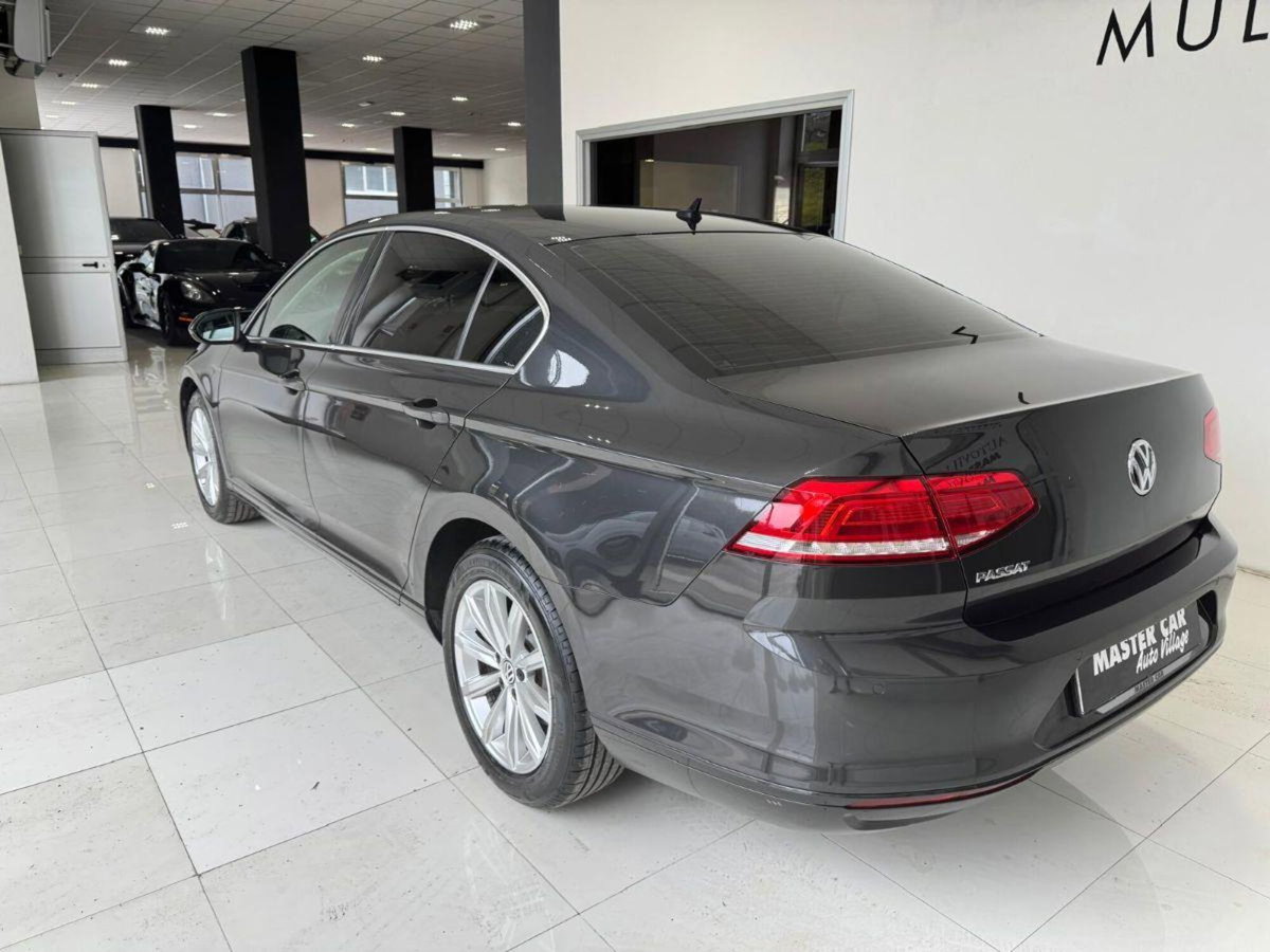 Volkswagen Passat 1.6 TDI SCR DSG Business BMT (2)