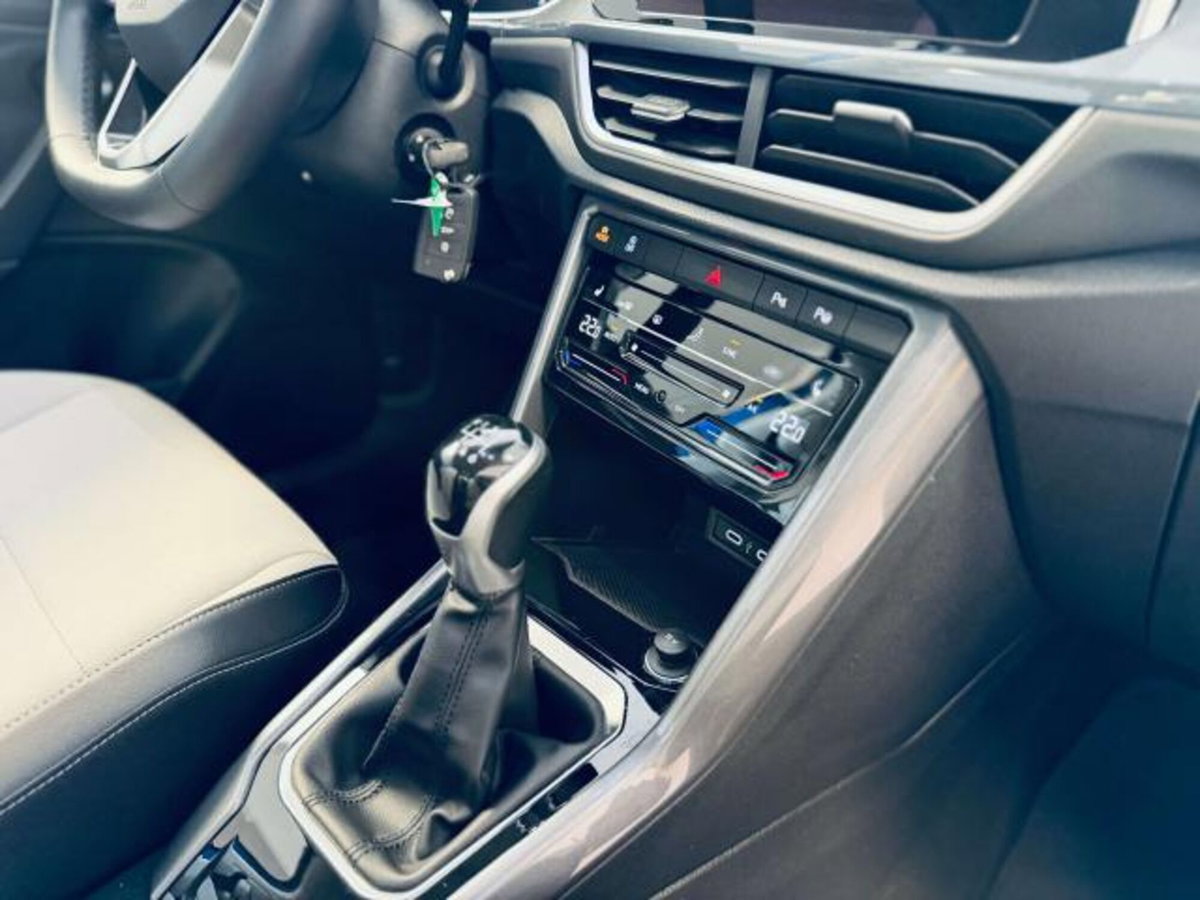 Volkswagen T-Roc 2.0 tdi Style 115cv (9)