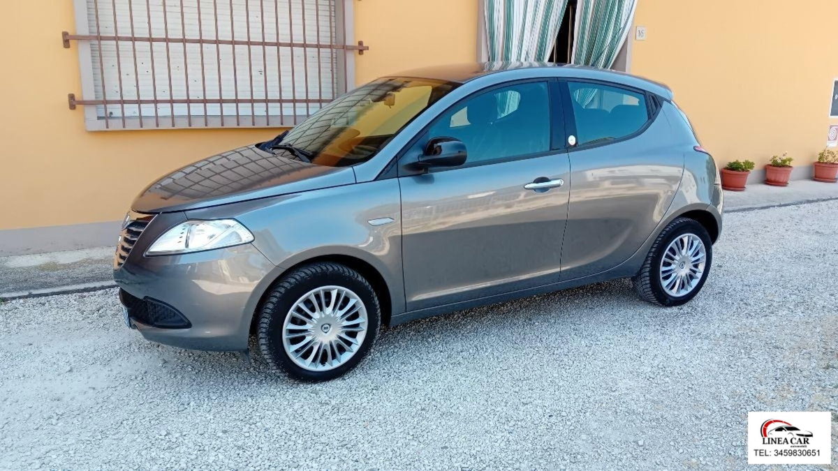 Lancia Ypsilon 1.2 69 CV 5 porte GPL Ecochic Alberta Ferretti