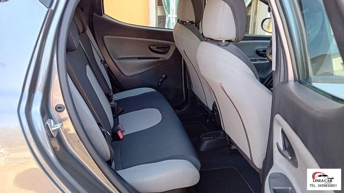 Lancia Ypsilon 1.2 69 CV 5 porte GPL Ecochic Alberta Ferretti (11)