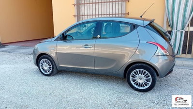 Lancia Ypsilon 1.2 69 CV 5 porte GPL Ecochic Alberta Ferretti (12)