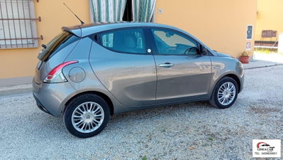 Lancia Ypsilon 1.2 69 CV 5 porte GPL Ecochic Alberta Ferretti (4)