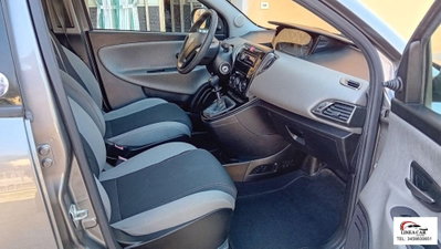 Lancia Ypsilon 1.2 69 CV 5 porte GPL Ecochic Alberta Ferretti (5)
