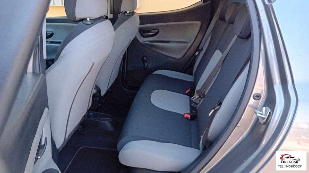 Lancia Ypsilon 1.2 69 CV 5 porte GPL Ecochic Alberta Ferretti (8)