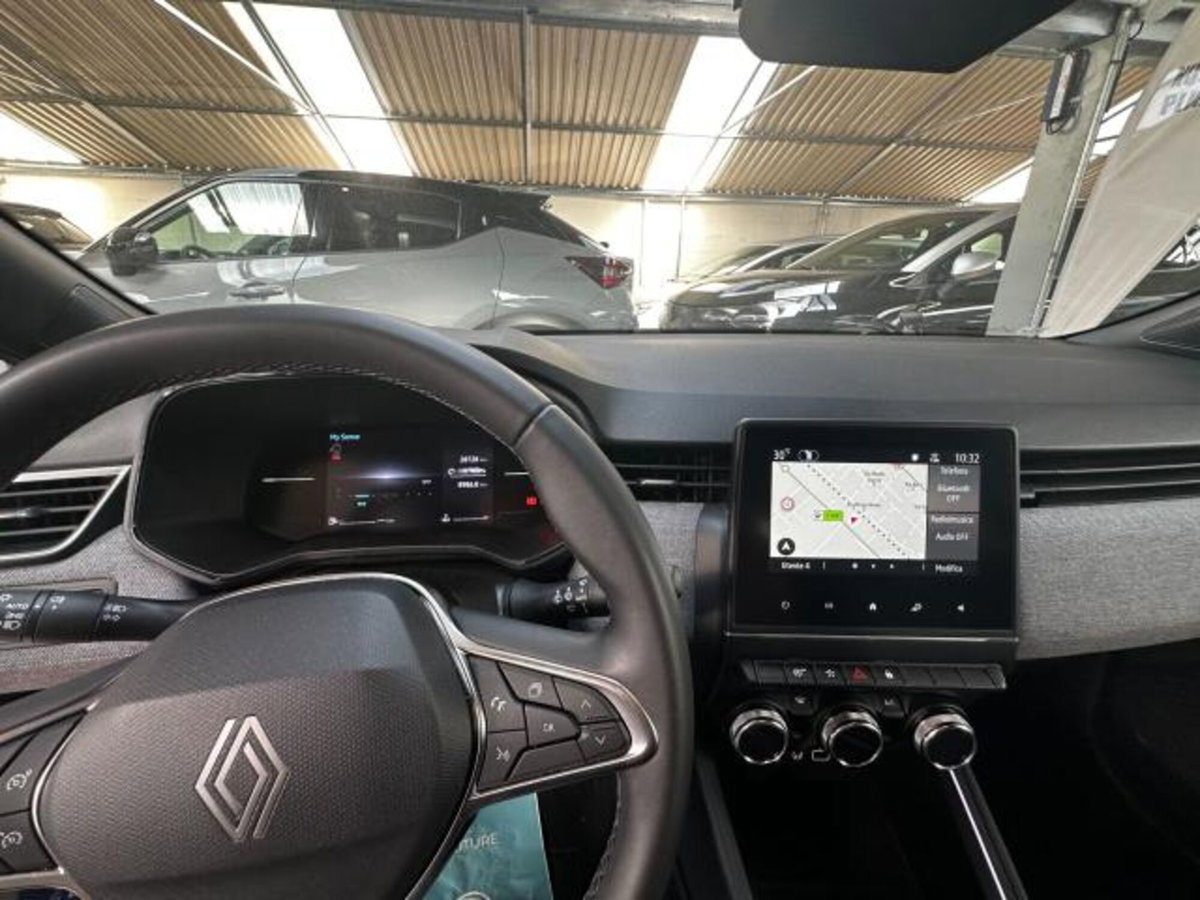 Renault Clio TCe 90 CV 5 porte Techno (16)