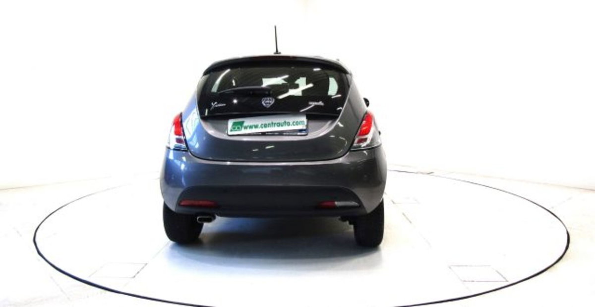 Lancia Ypsilon 1.0 FireFly 5 porte S&S Hybrid Gold Plus (4)