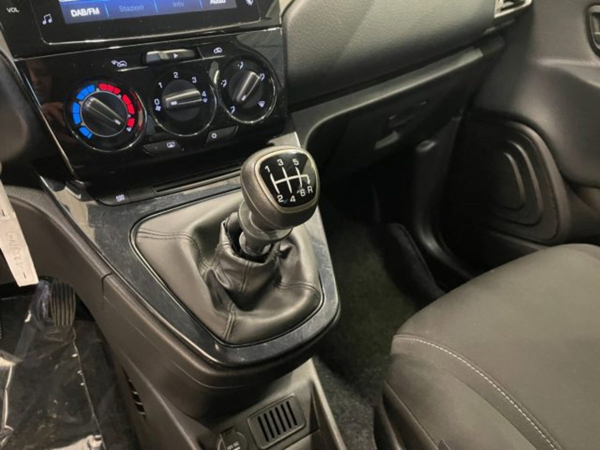 Lancia Ypsilon 1.0 FireFly 5 porte S&S Hybrid Gold Plus (8)