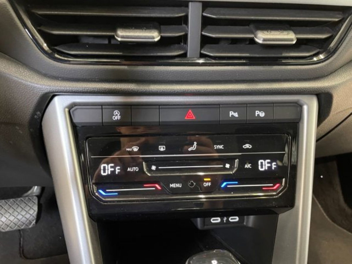 Volkswagen T-Roc 1.5 tsi Life dsg (10)