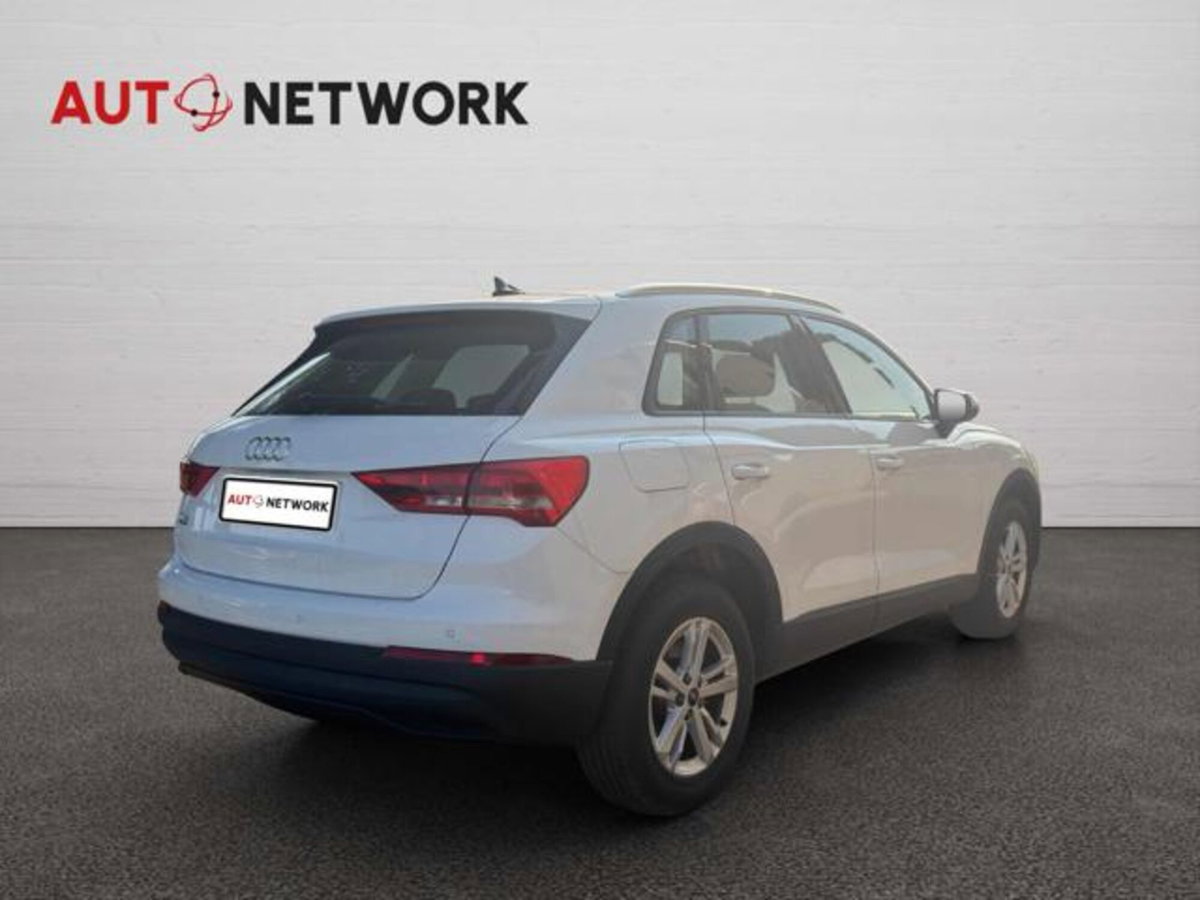 Audi Q3 45 TFSI e S tronic Business (2)