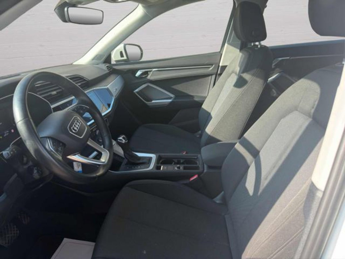 Audi Q3 45 TFSI e S tronic Business (9)