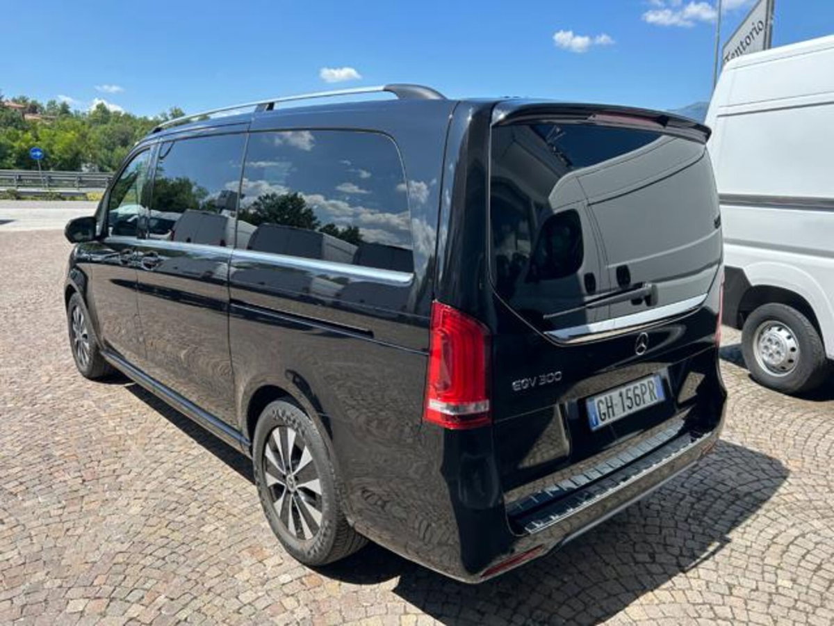 Mercedes-Benz EQV 300 Long (4)