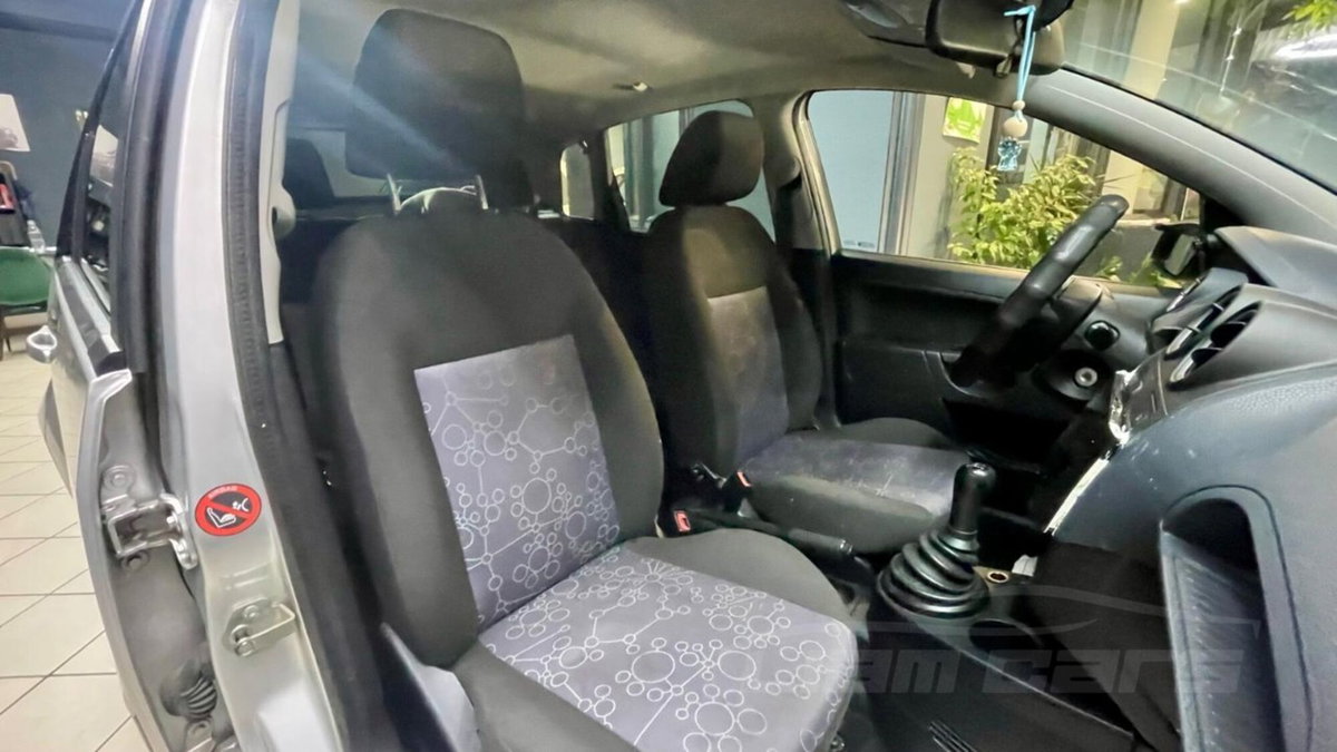 Ford Fiesta 1.2 16V 5p. Ghia (11)