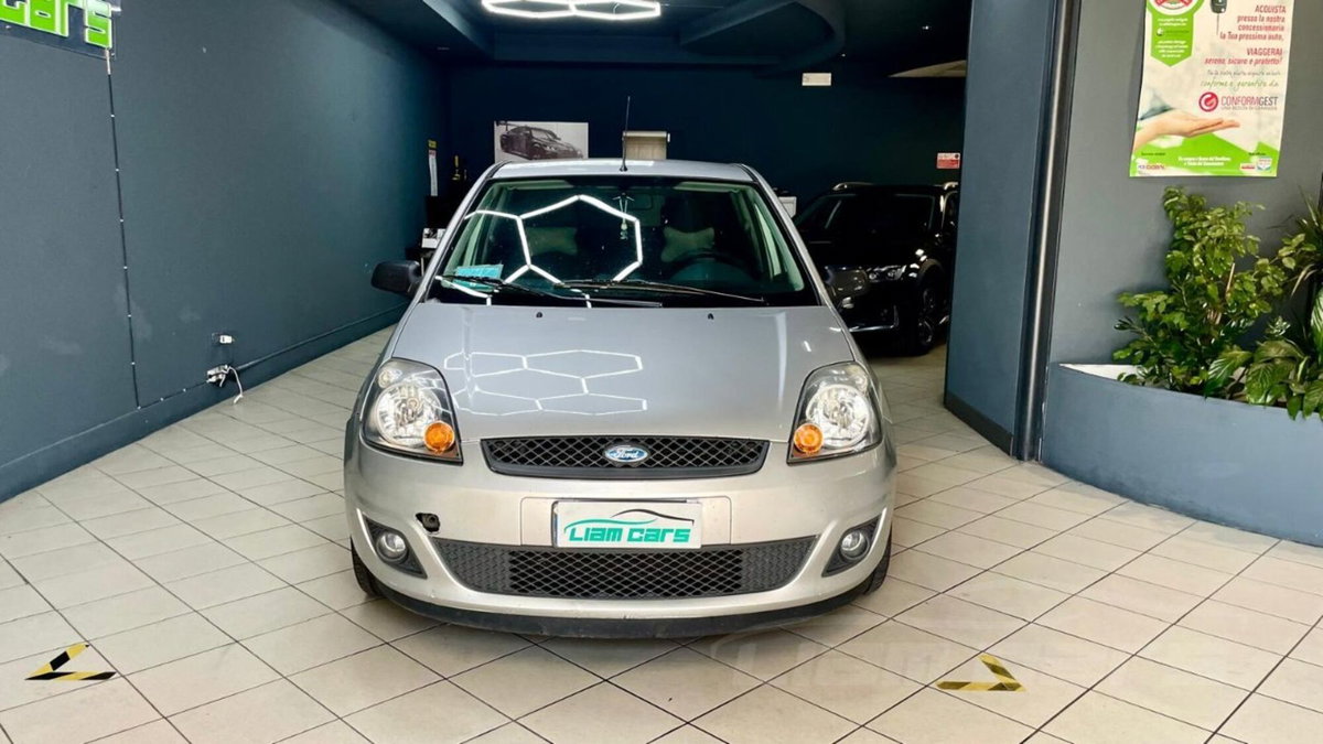 Ford Fiesta 1.2 16V 5p. Ghia (2)