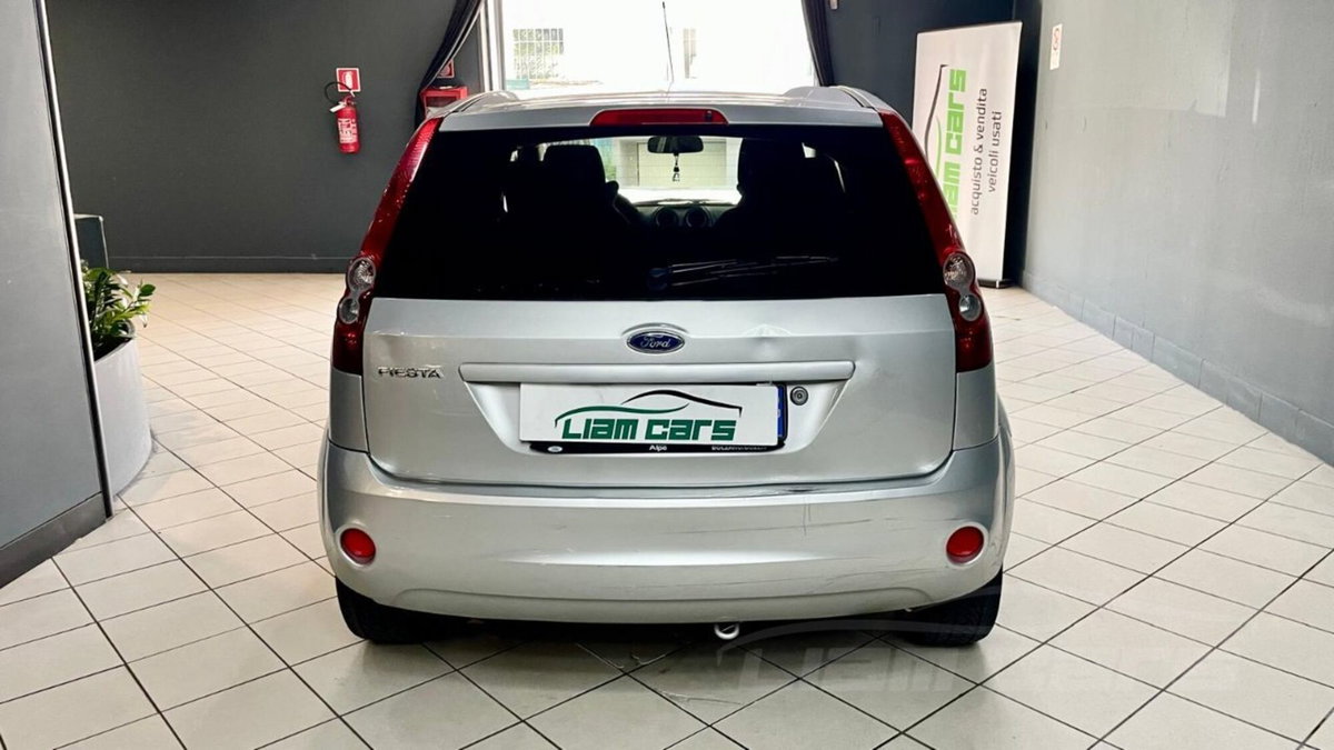 Ford Fiesta 1.2 16V 5p. Ghia (5)