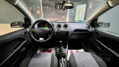 Ford Fiesta 1.2 16V 5p. Ghia (8)