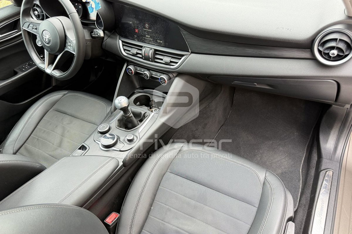 Alfa Romeo Giulia 2.2 Turbodiesel 150 CV Tech Edition (11)