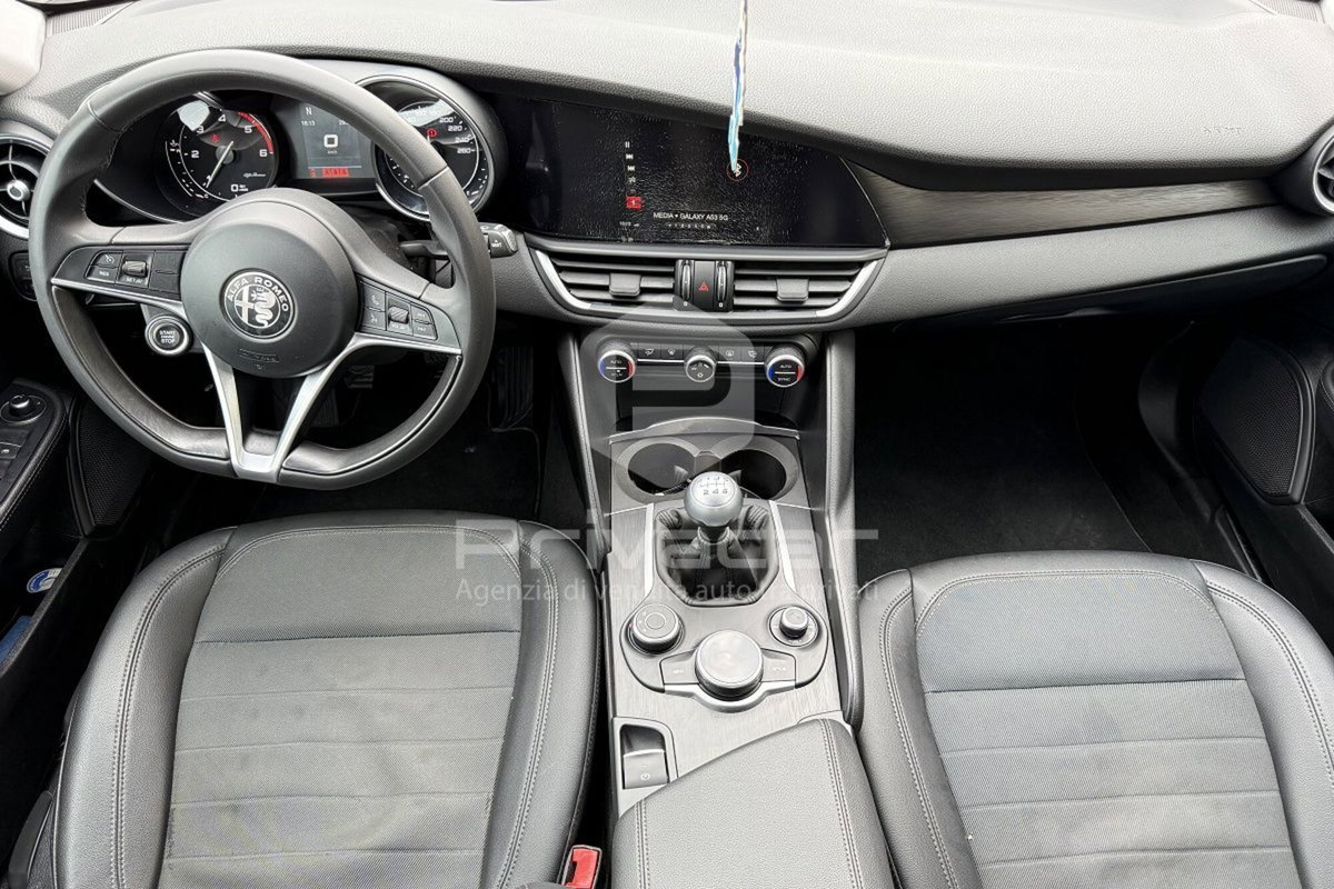 Alfa Romeo Giulia 2.2 Turbodiesel 150 CV Tech Edition (12)