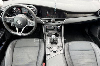 Alfa Romeo Giulia 2.2 Turbodiesel 150 CV Tech Edition (12)