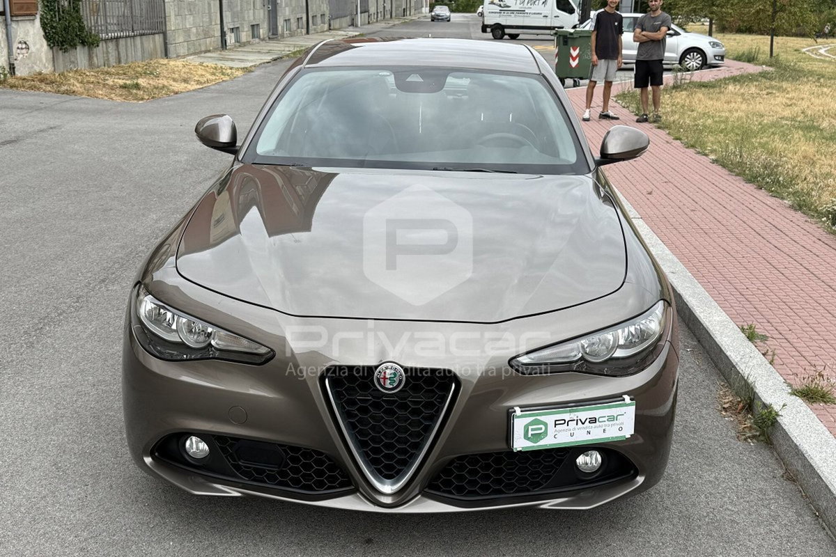 Alfa Romeo Giulia 2.2 Turbodiesel 150 CV Tech Edition (2)