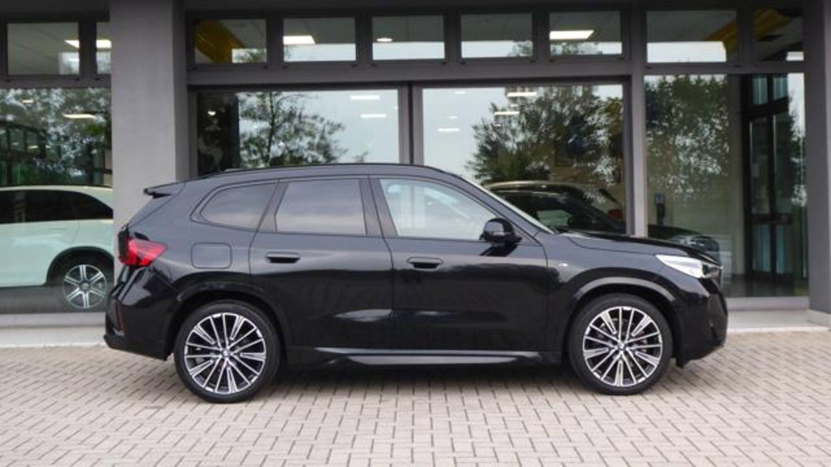 BMW X1 xDrive 23i Msport (4)