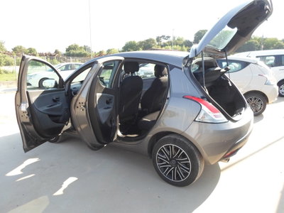 Lancia Ypsilon 1.0 FireFly 5 porte S&S Hybrid Gold Plus (11)