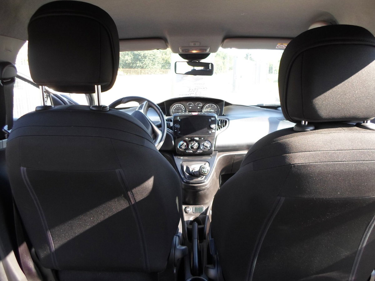 Lancia Ypsilon 1.0 FireFly 5 porte S&S Hybrid Gold Plus (12)