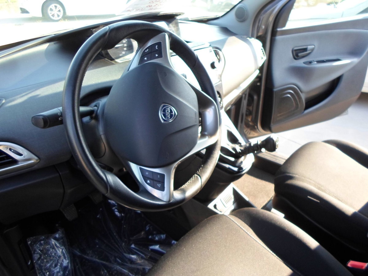 Lancia Ypsilon 1.0 FireFly 5 porte S&S Hybrid Gold Plus (16)